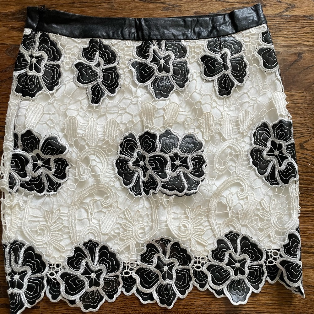 ENDLESS ROSE Skirt - Picture 3 of 10